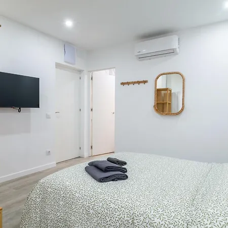 Апартаменты Salatan Apartments, Plaza Paris *