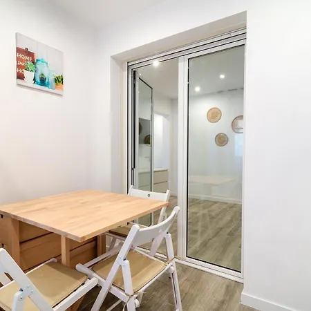 Salatan Apartments, Plaza Paris Апартаменты