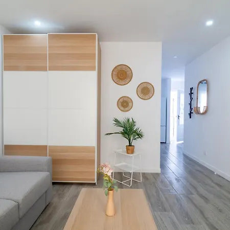 Salatan Apartments, Plaza Paris Апартаменты
