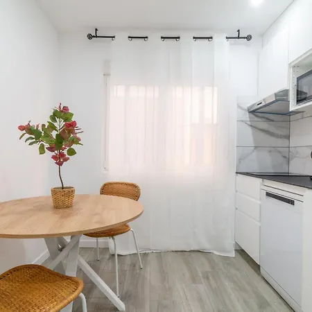 Salatan Apartments, Plaza Paris Апартаменты Льорет-де-Мар