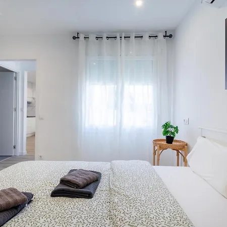Апартаменты Salatan Apartments, Plaza Paris Льорет-де-Мар