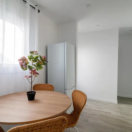 Апартаменты Salatan Apartments, Plaza Paris *