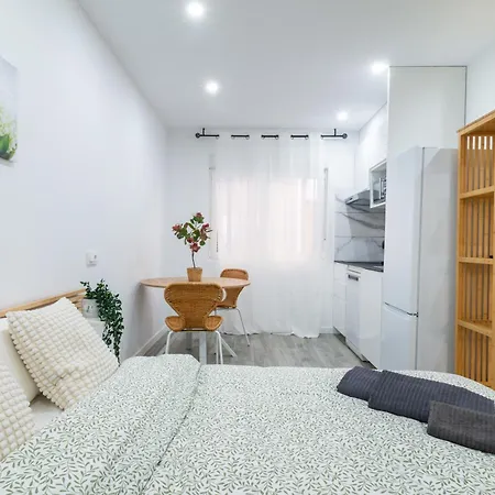 Апартаменты Salatan Apartments, Plaza Paris