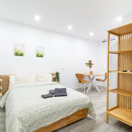 Salatan Apartments, Plaza Paris Апартаменты