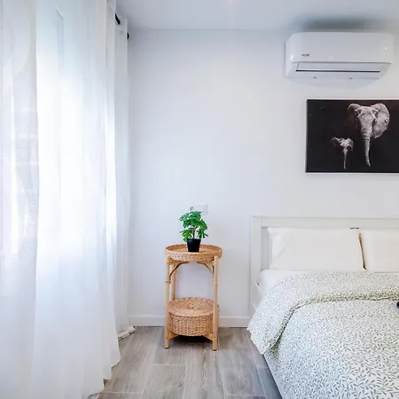 Salatan Apartments, Plaza Paris Льорет-де-Мар