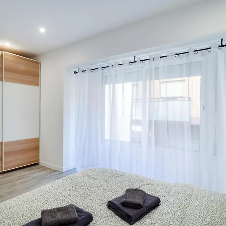 Апартаменты Salatan Apartments, Plaza Paris